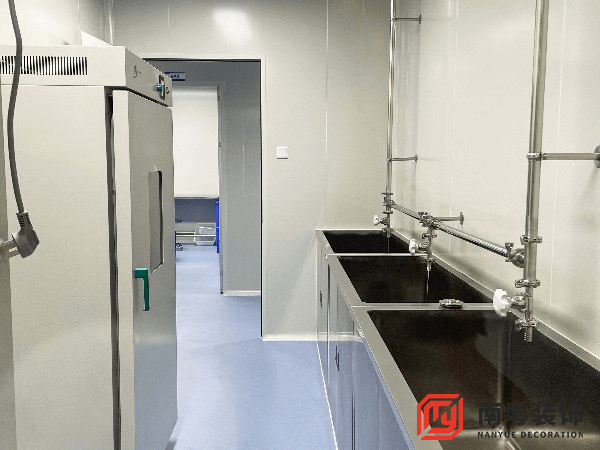 广州某GMP无菌实验室装修设计洗涤室实景图
