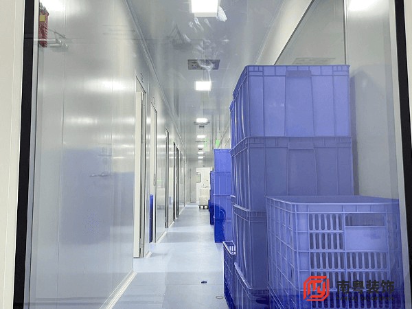 广州某GMP无菌实验室装修设计走廊实拍实景图