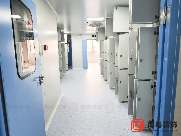 广州某病原体和微生物实验室设计装修走廊实拍图